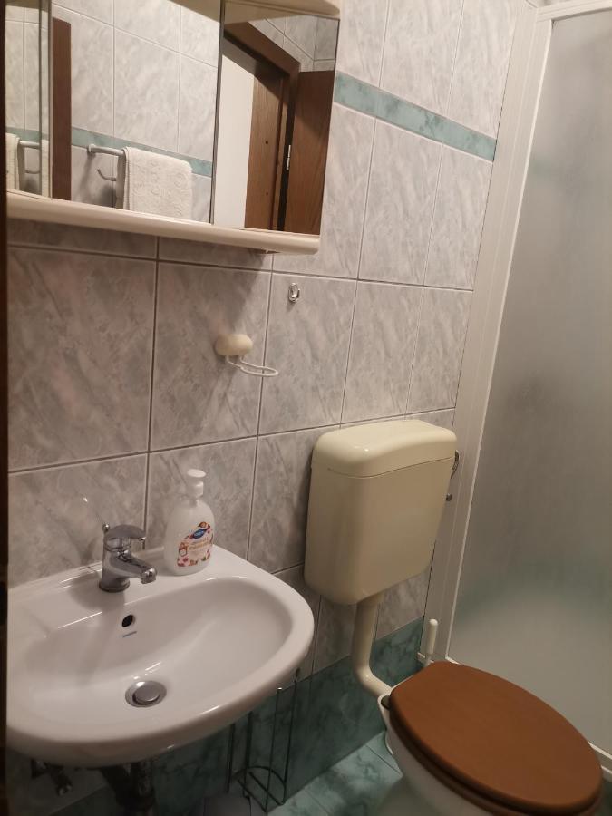 Apartments Petrica Малинска Экстерьер фото