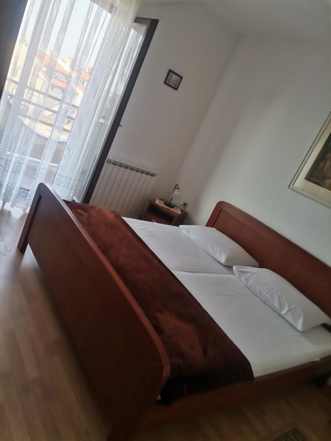 Apartments Petrica Малинска Экстерьер фото