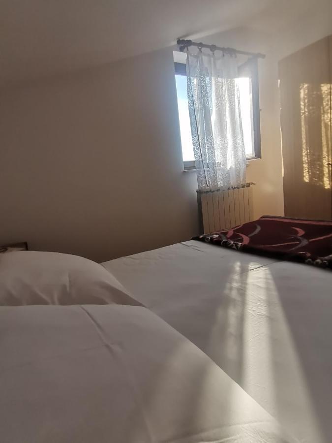 Apartments Petrica Малинска Экстерьер фото