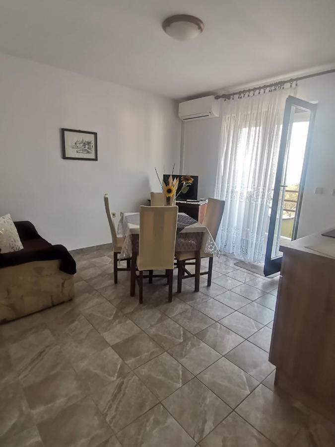 Apartments Petrica Малинска Экстерьер фото