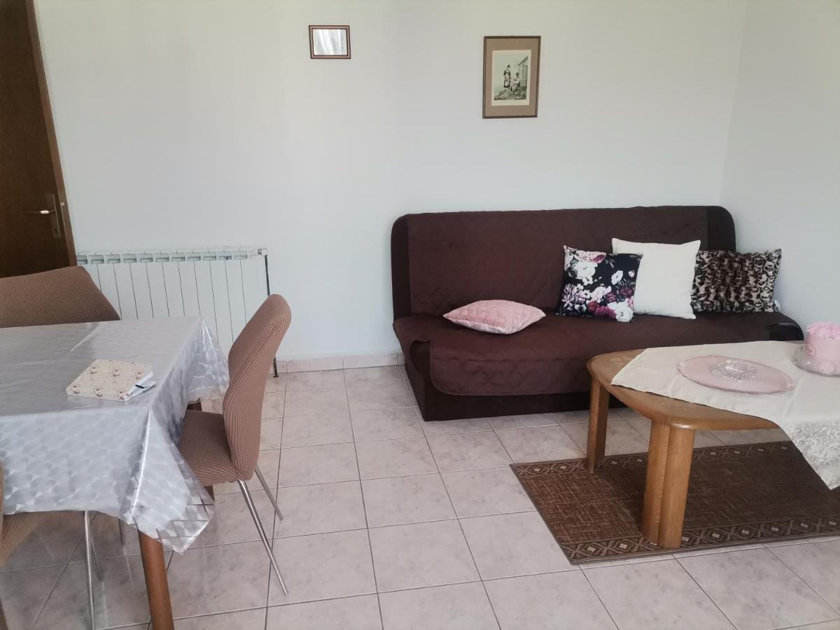 Apartments Petrica Малинска Экстерьер фото