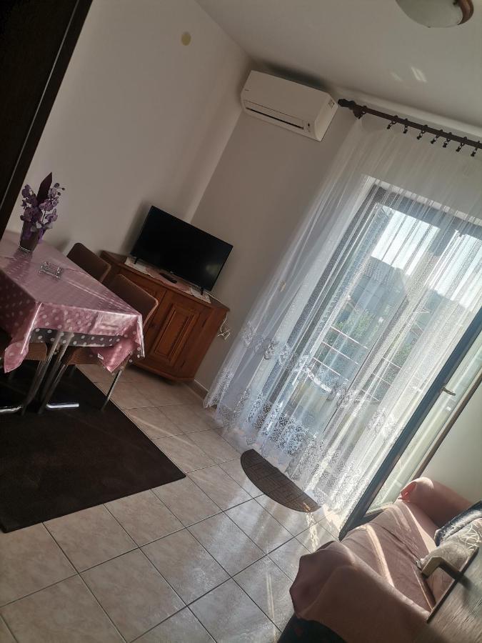 Apartments Petrica Малинска Экстерьер фото
