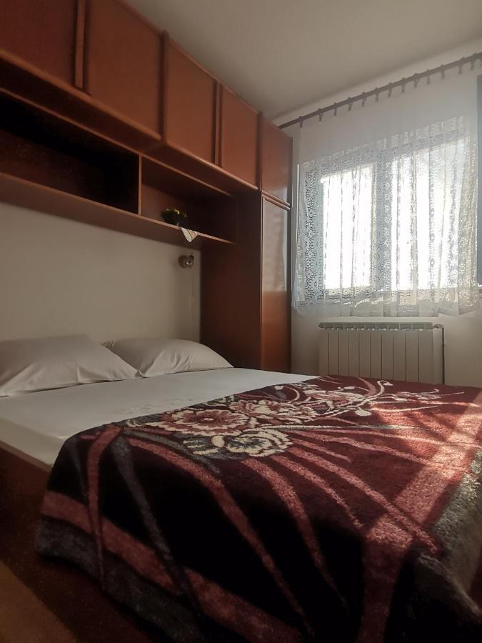 Apartments Petrica Малинска Экстерьер фото