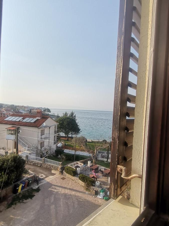 Apartments Petrica Малинска Экстерьер фото