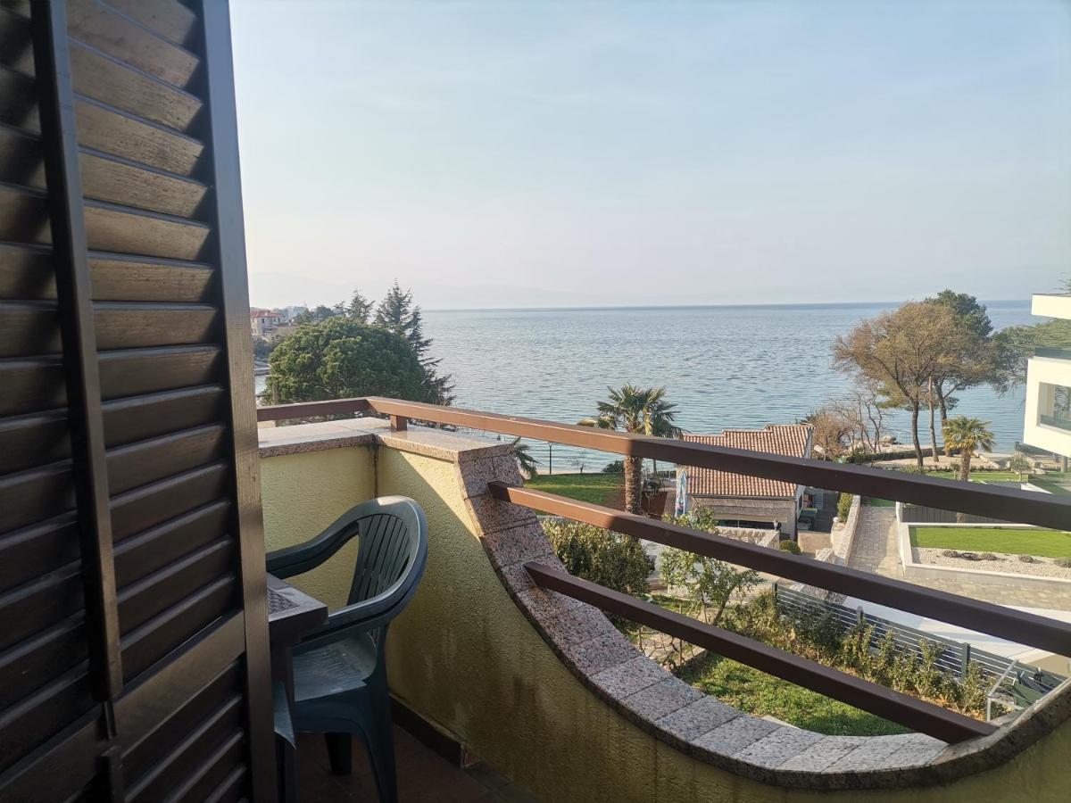 Apartments Petrica Малинска Экстерьер фото