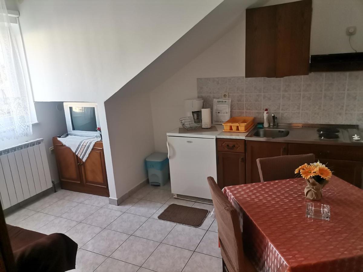 Apartments Petrica Малинска Экстерьер фото