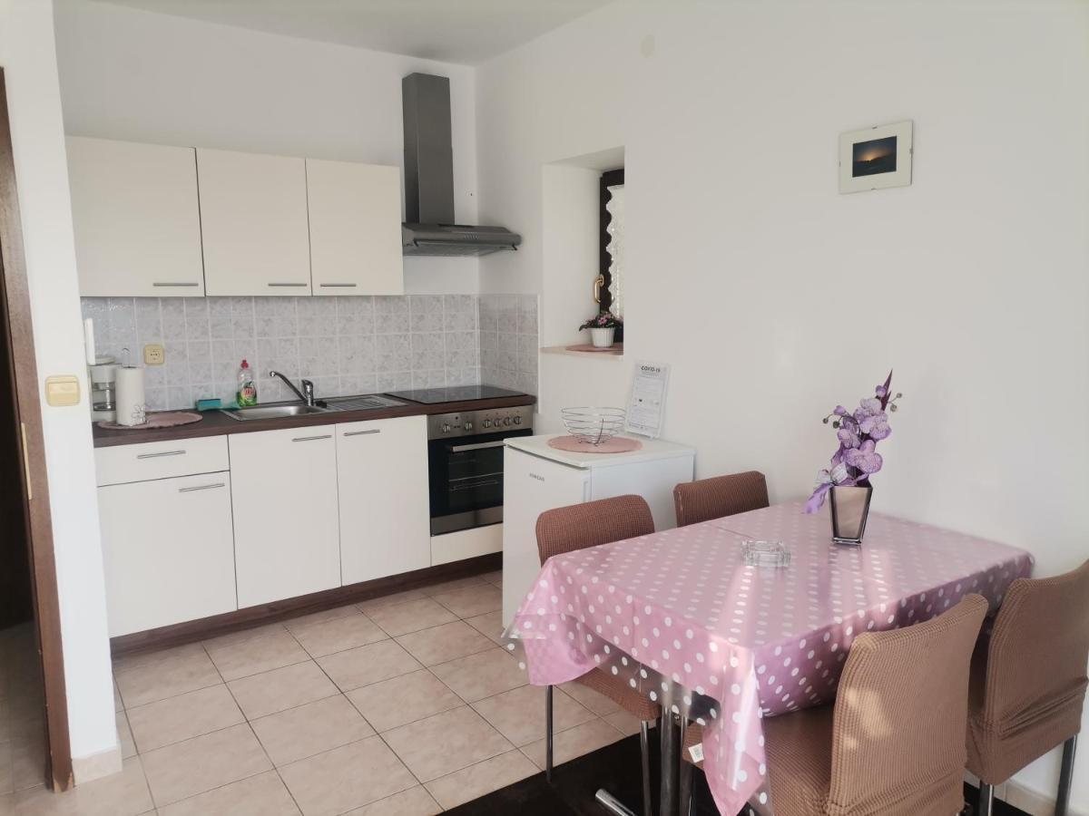 Apartments Petrica Малинска Экстерьер фото