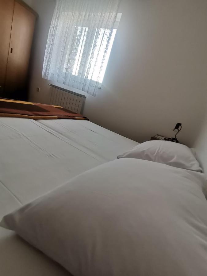 Apartments Petrica Малинска Экстерьер фото