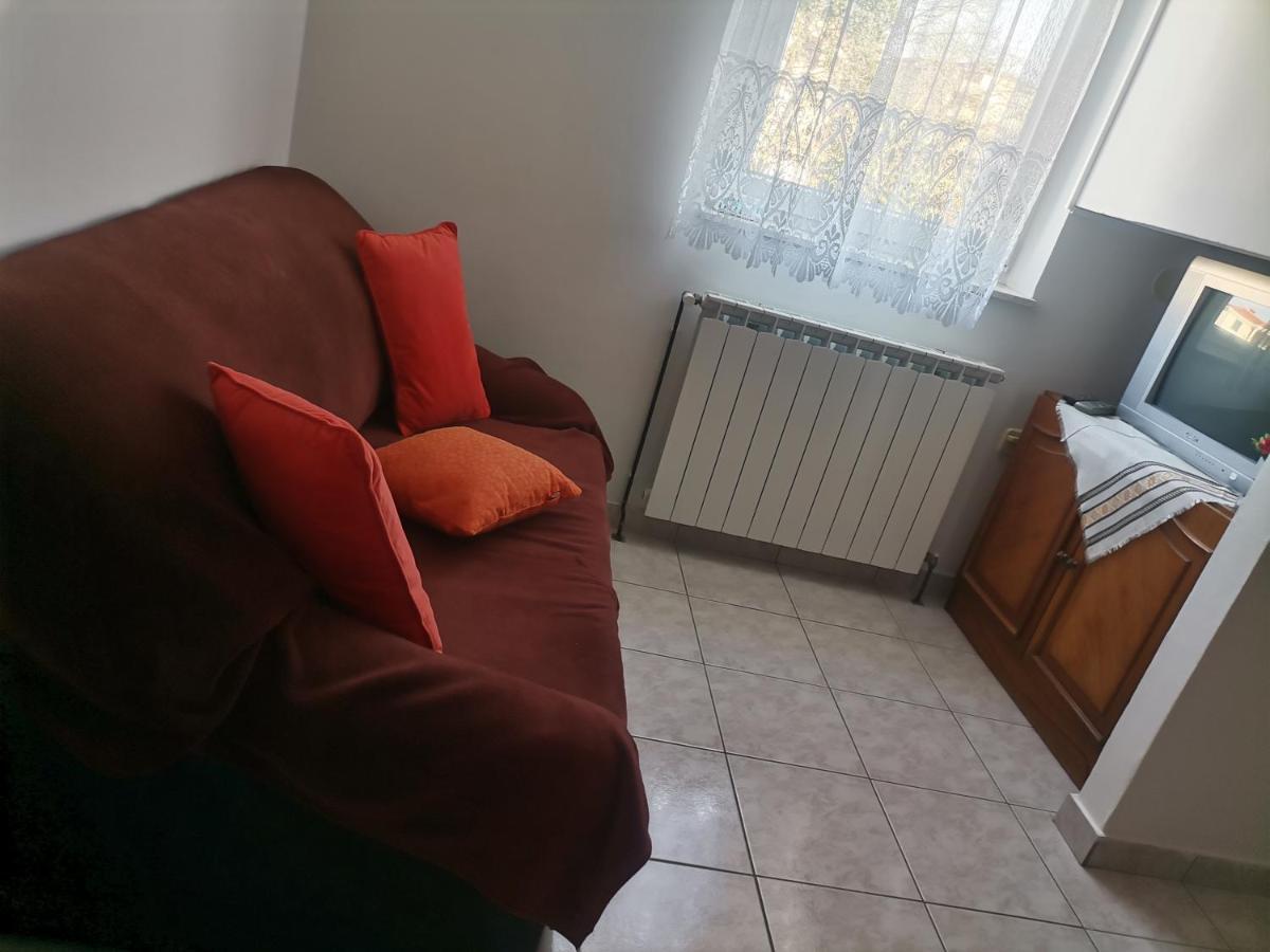 Apartments Petrica Малинска Экстерьер фото