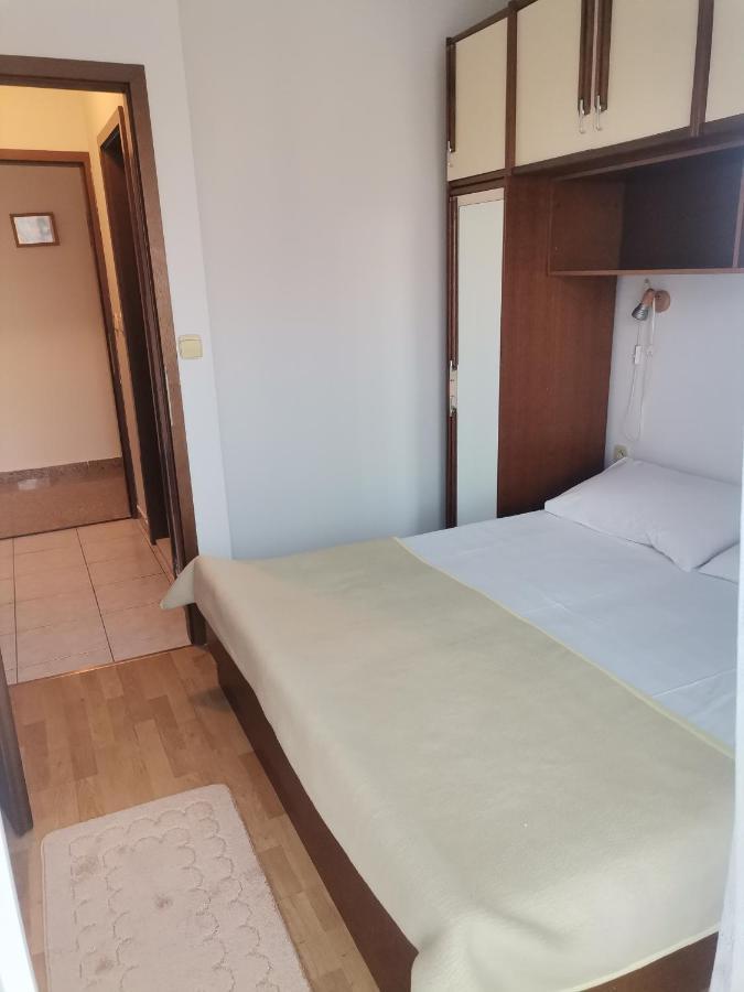 Apartments Petrica Малинска Экстерьер фото