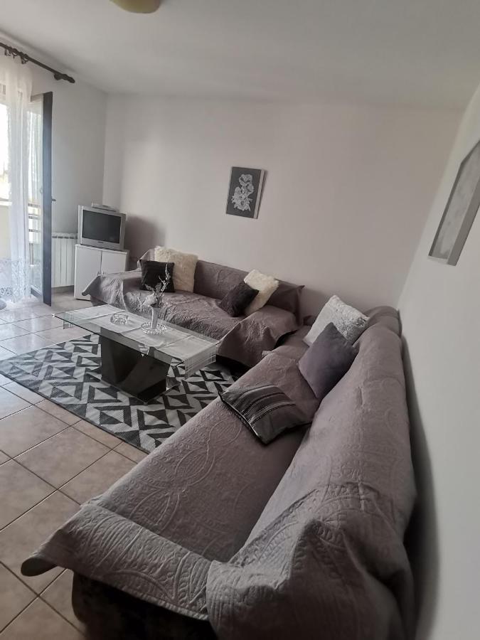 Apartments Petrica Малинска Экстерьер фото