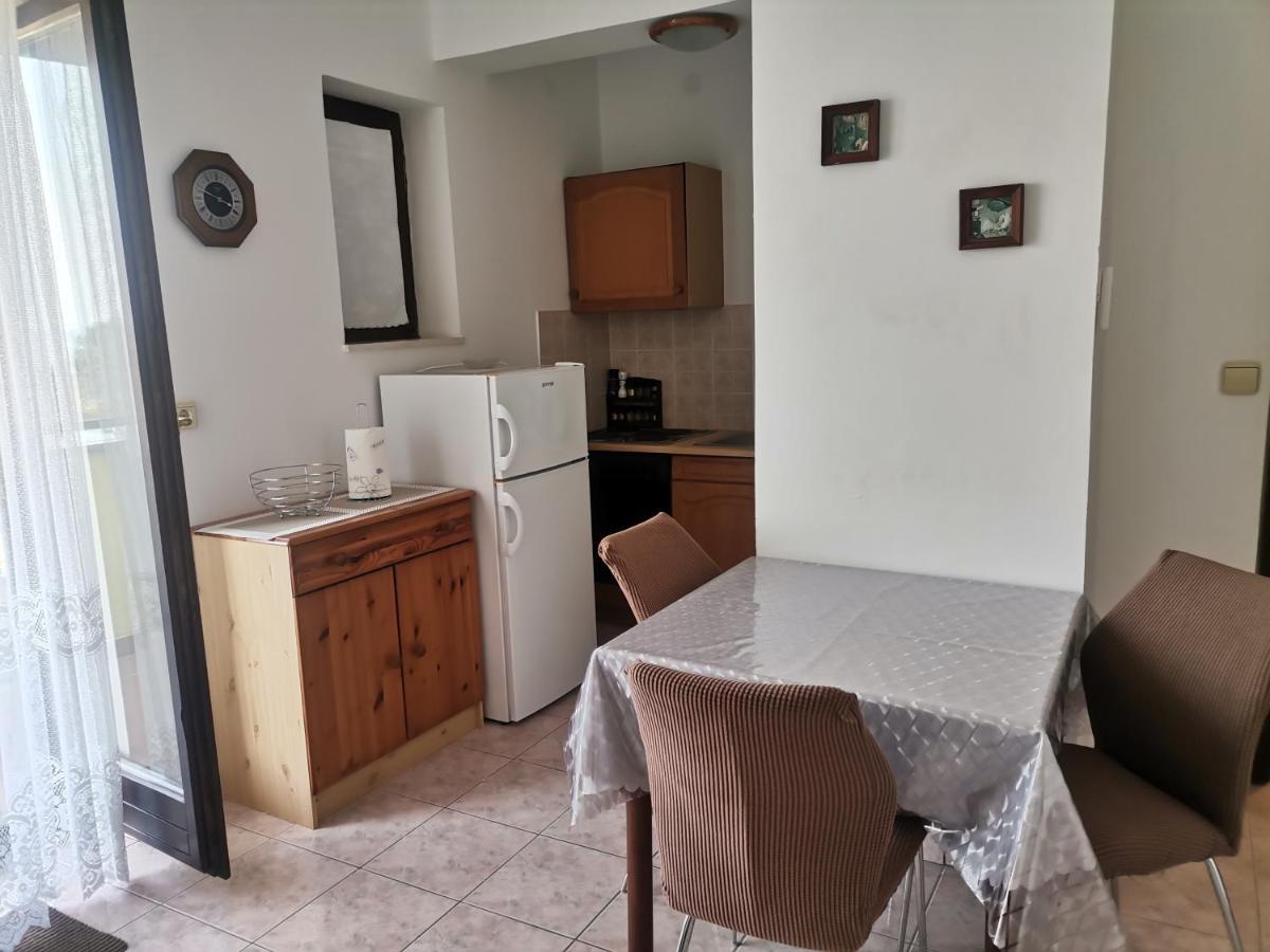 Apartments Petrica Малинска Экстерьер фото