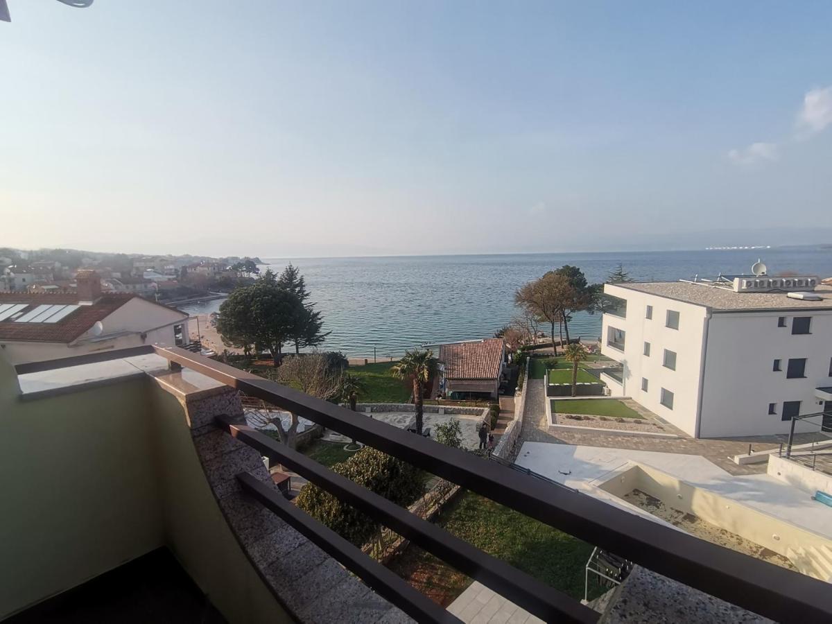 Apartments Petrica Малинска Экстерьер фото