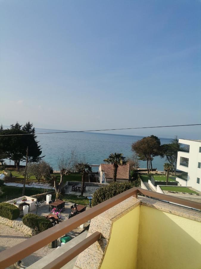 Apartments Petrica Малинска Экстерьер фото