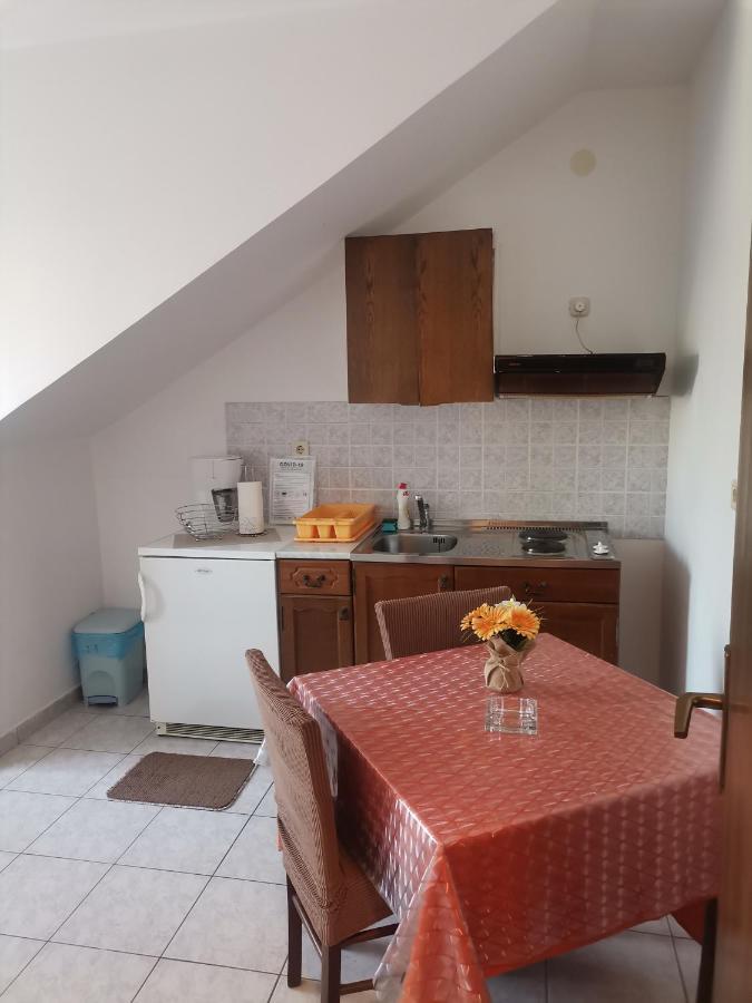 Apartments Petrica Малинска Экстерьер фото