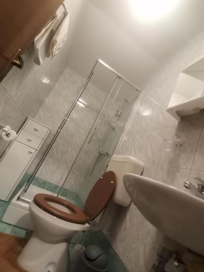 Apartments Petrica Малинска Экстерьер фото